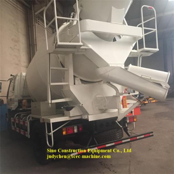 Euro de derramamento concreto III do caminhão 4x2 Equipment5 CBM 140hp do misturador de Sinotruk Howo