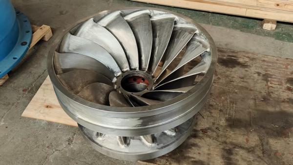 Turbine hydraulique à performances élevées avec plusieurs lames et une durée de vie supérieure à 10 ans