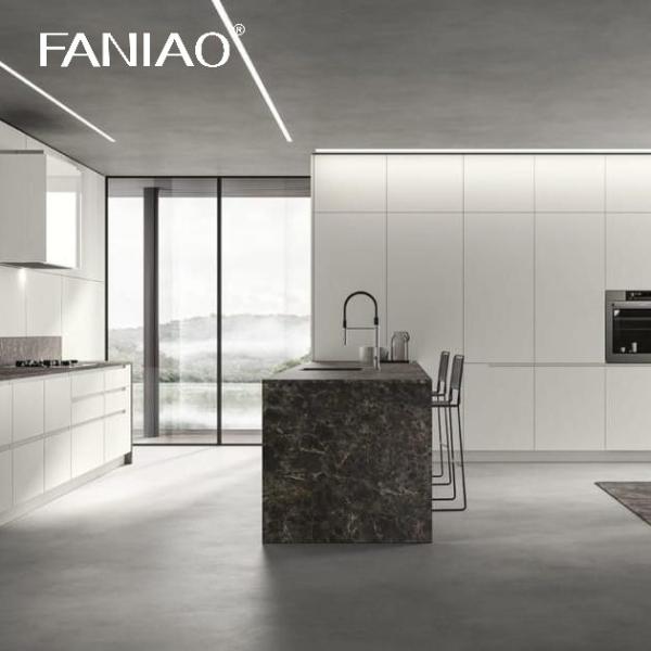 Armoires de cuisine en mélamine de nouveau design pour projet de villa