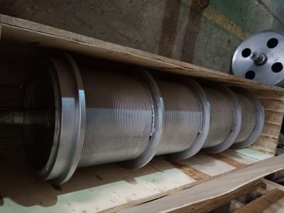 Construção de parede de raspagem de gruas offshore Peças de gruas cinza quatro rolos