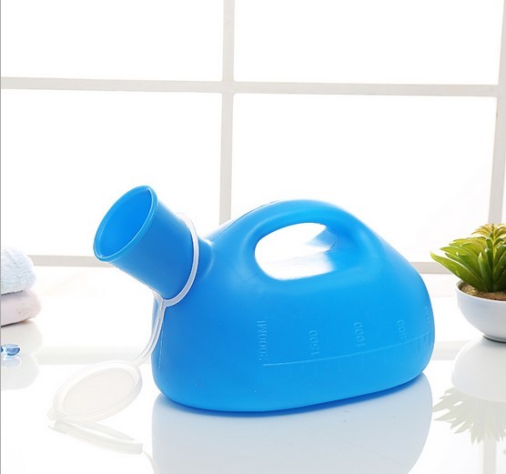 Portable male urinal with lid, Men's urinal,Re-Useable male urine bottle,disposable medical urinal 2000ml,Blue,