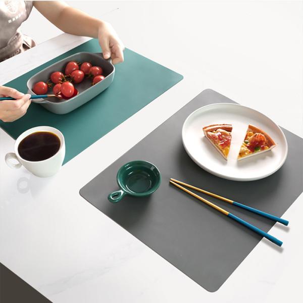 Custom Reusable Drawing BPA Free Non Slip Waterproof Dinner Table Mat Heat Resistant Silicone Placemat