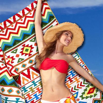 O rolo bordado de Logo Quick Dry Beach Towel empacotou no saco de Opp
