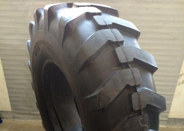 Industrial Off Road Truck Tires 15.5-25 16PR Well Self Cleaning For Road Graders