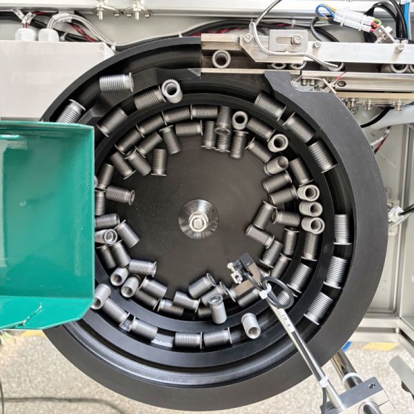 Customized Parts Feeder Conveyor System Screw Parts Vibratory Bowl Feeder
