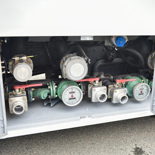 5000L Dongfeng Mini Box Type Fuel Oil Tanker Truck Automatic Transmission Carbon Steel Tank