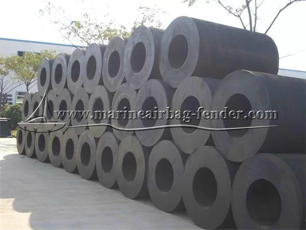 Cylindrical Marine Rubber Fender Bolted Installation For Offshore