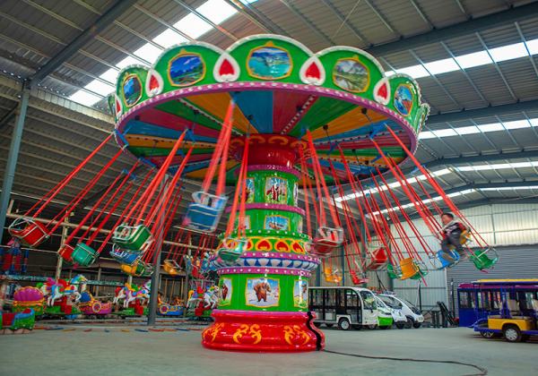 Shaking head flying chair 16 seats covering Diameter 10M Voltage 380 V