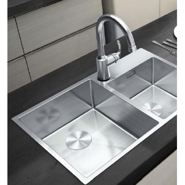 Деревянный кухонный шкаф