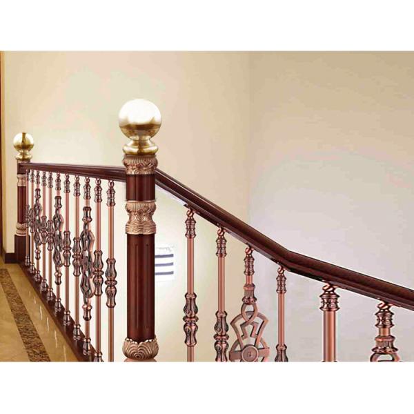 Серебряным шарик покрытый золотом нержавеющий неубедительный стальной с изготовленной на заказ низкопробной лестницей поручня