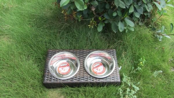 Home Patio PE Rattan Pet Feeder ,  Outdoor Hand-Woven Pet Bowl