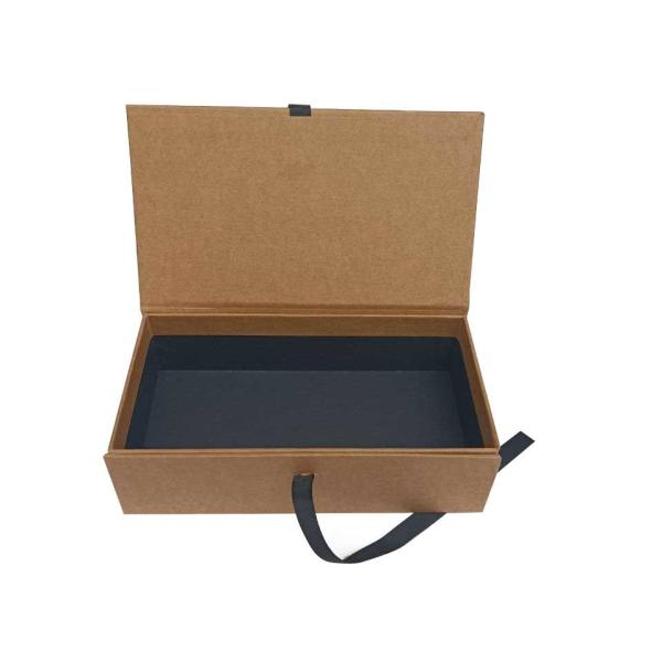 Чернота подарочной коробки картона природы Eco дружелюбная печатая закрытие ленты