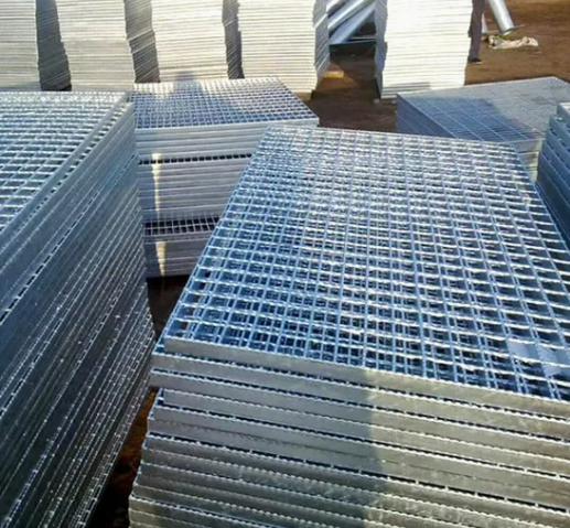 Hot-DIP Galvanized Steel Grating with 3mm-7mm Thickness and 30mm-40mm Pitch for Heavy Duty Applications