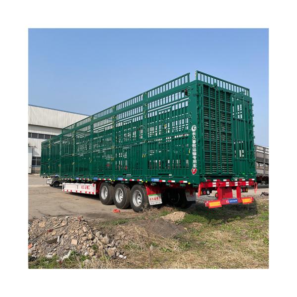 Semi-Trailer Special for Animal Transport Stake Fence Livestock Trailer Axles Cargo Truck