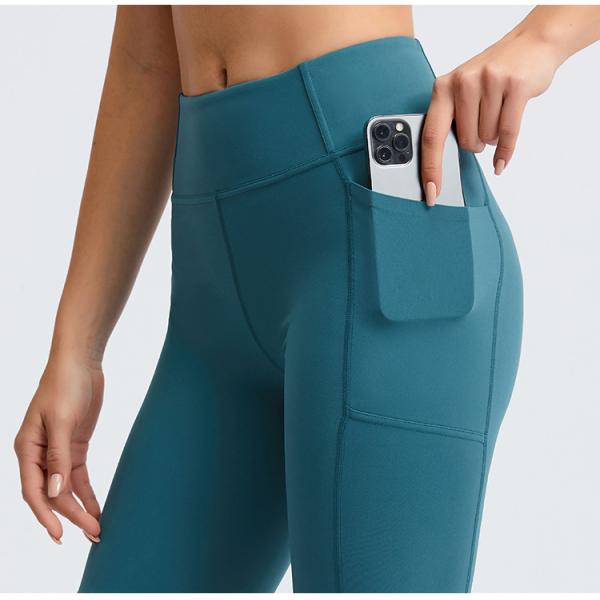 Разминка женщин BSCI замыкает накоротко свободного отрезанного велосипедиста лайкра нейлона замыкает накоротко с карманом телефона