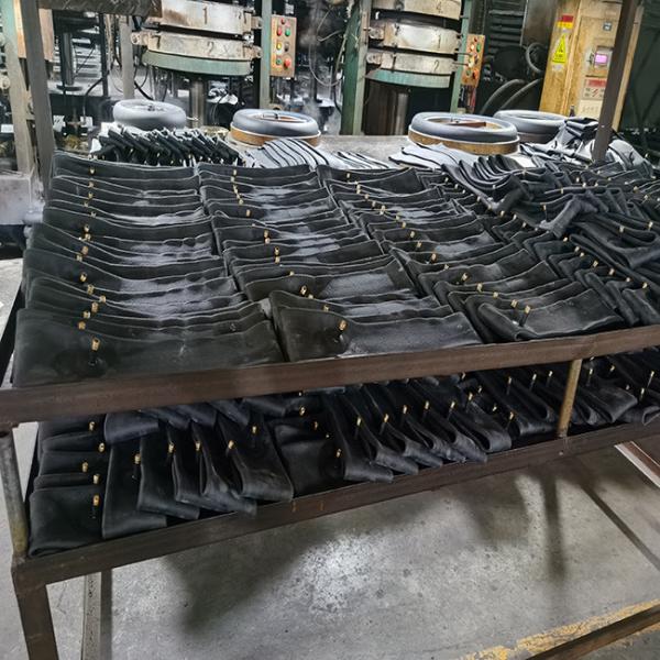 Polarização preta da cruz 140g 17 câmara de ar do pneu TR4 do tubo da motocicleta da polegada para o velomotor
