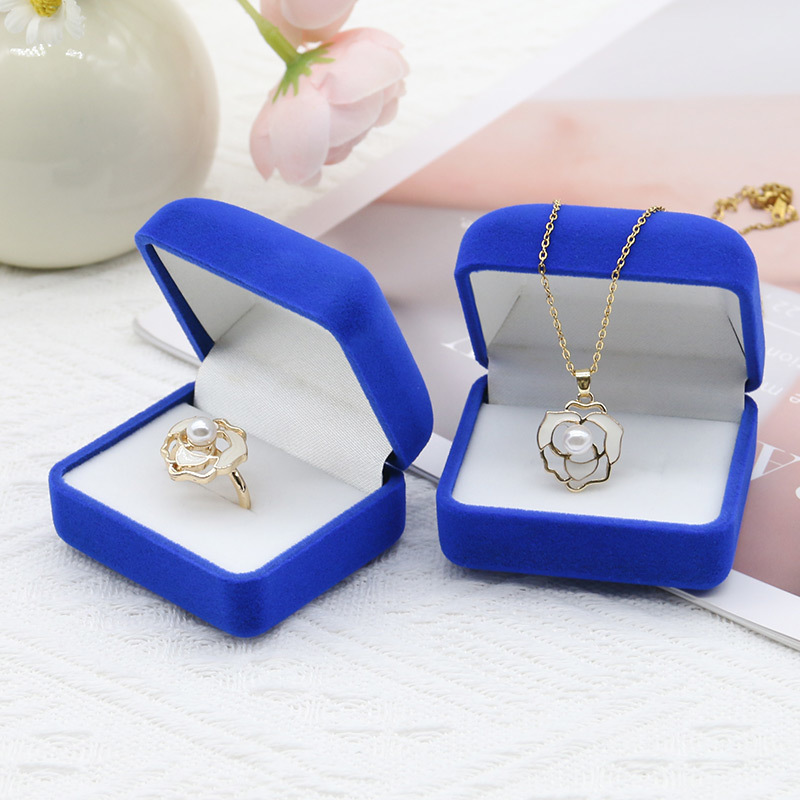 Minimalist Velvet Necklace Box Velvet Earring Box Simple Design With Custom Colors