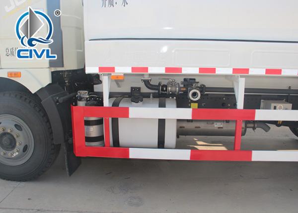 Sinotruck  4CBM Water Tank Truck Sprinkler Truck 95HP Engine Injection Range 45M