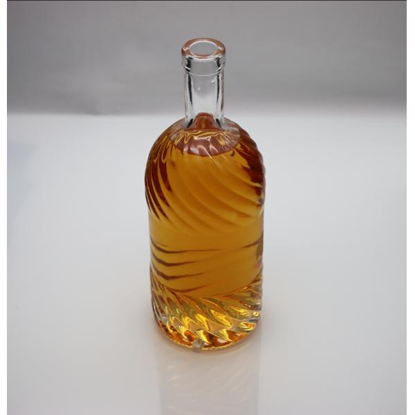 Embossed Logo Sculpture Luxury Spirits Bottle 850g 750ml Wine Glass Bottle