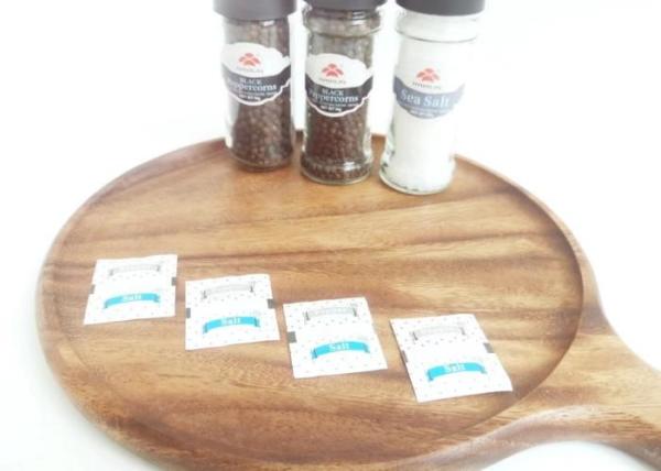 Customized Condiment Packets With Dairy Allergens / Black Pepper