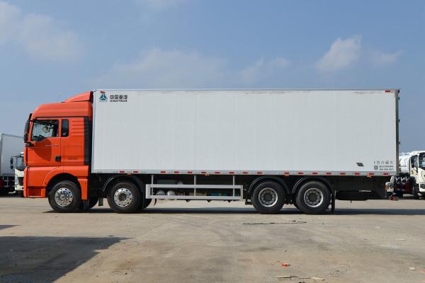 Sinotruk ZZ5326 Refrigerated Truck Displacement 13020ml White Three-Door Freight Refrigerated Truck