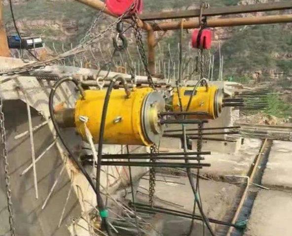 Large Tonnage Post Tension Jack Bridge Construction Machine With Multiple PC Strands