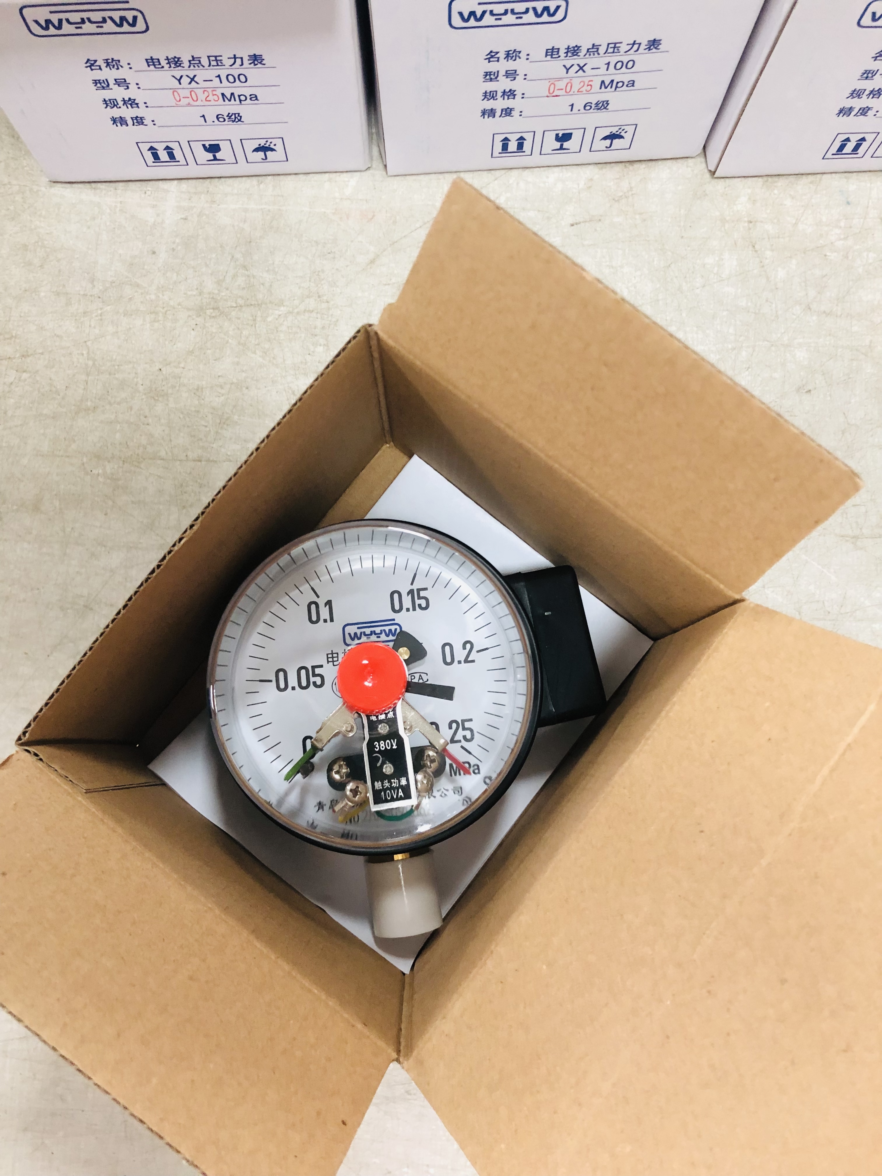 Thread Size 3/8 and 1/2 Inches High Pressure Regulator Including Glass Window Suitable for Accurate Pressure Management in Complex Systems