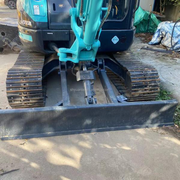 Excavateur Kobelco SK55 de 5 tonnes d'occasion avec cylindre hydraulique original en bon état