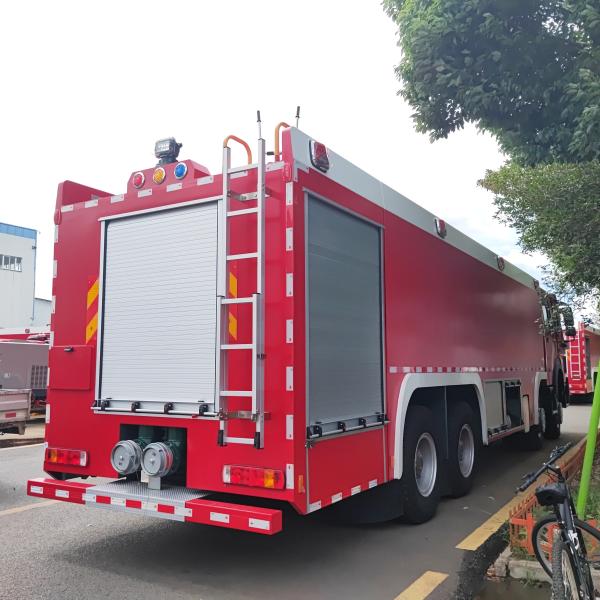 Howo 430hp 24000liter Foam Water Tanker Fire Truck For Industrial Fires / Airport Rescue