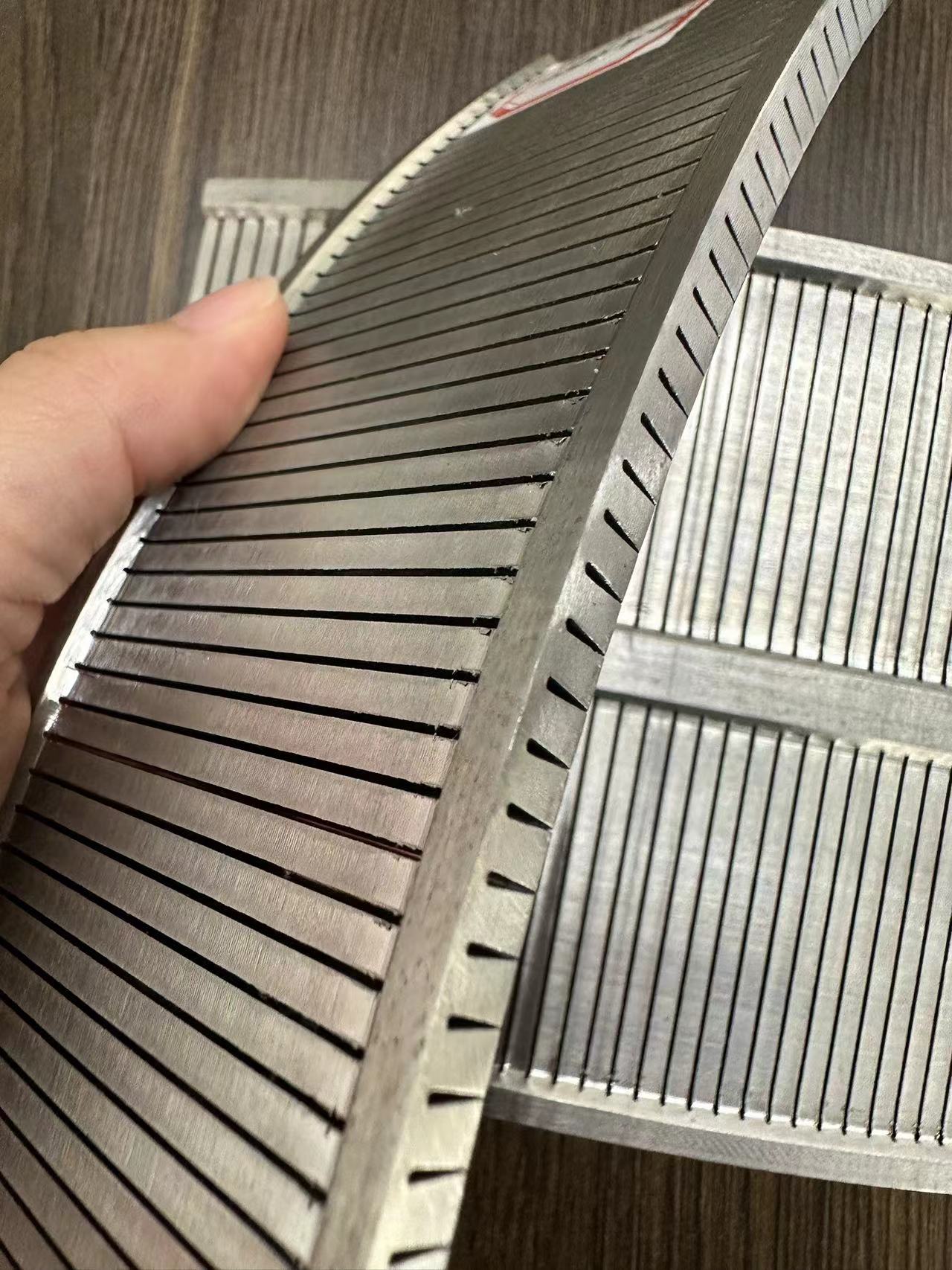 High structural strength Johnson wedge wire screen pipe filtering slot inner for filter water