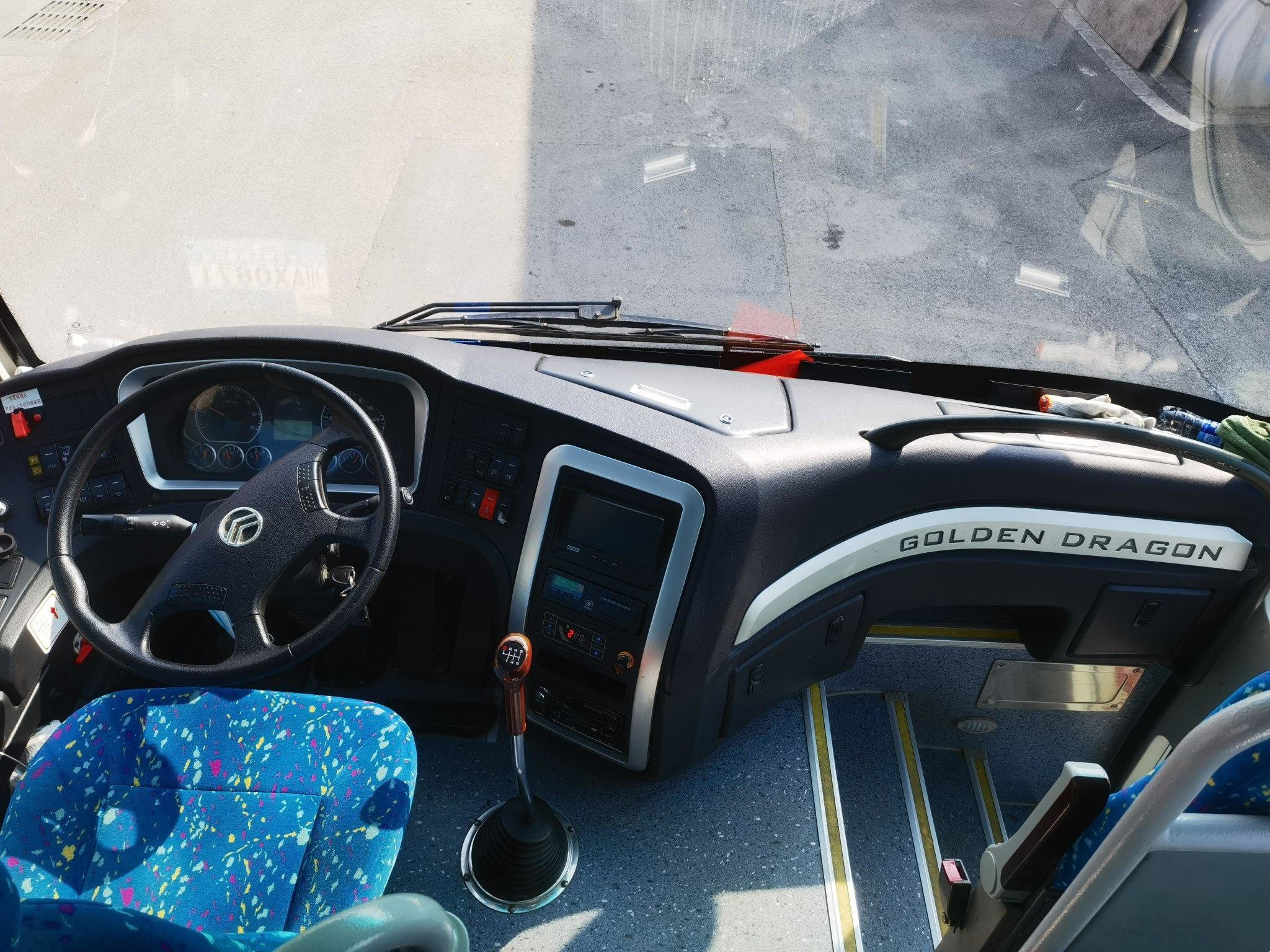 Двигатель Yuchai автобуса города мест двери 38 автобуса автобуса XML6907 Passanger дракона тренера золотой
