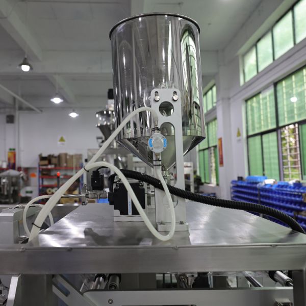 Irregular  Liquid Packing Sealing Machine for Sachet Shampoo Gel Face Cream Juice Sauce Drink Jelly Water