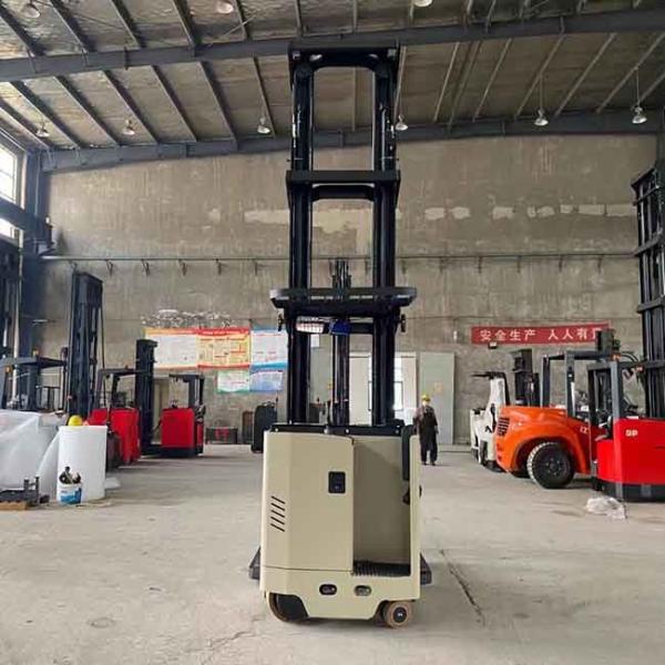 CQD16J 1.6T Battery Operated Reach Truck 1600kg Standing Type Triplex Mast