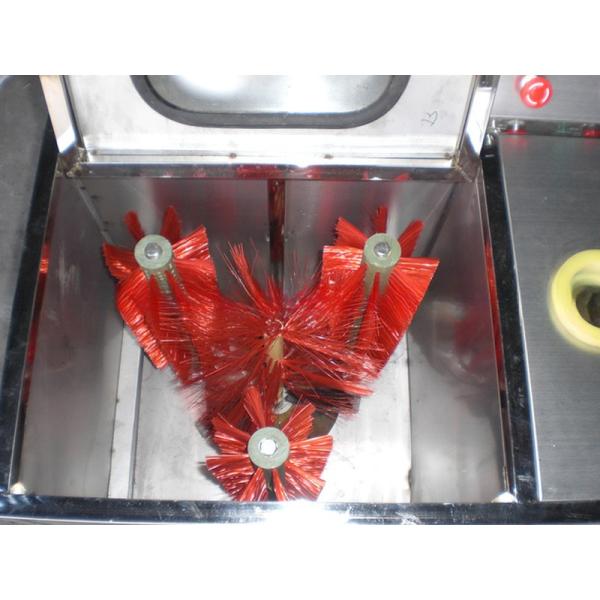 Полуавтоматическая машина для чистки бутылок для напитков в пластиковых упаковочных материалах