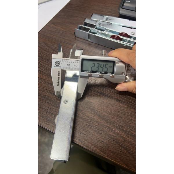 Cuadro de hierro Puertas y ventanas correderas de aluminio de metal con rodillo corredero de cobre