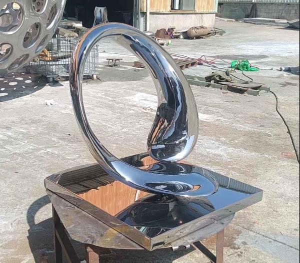 Esculturas abstratas famosas do estilo moderno do metal para a decoração interna