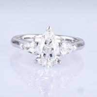 Anel de diamante em forma de pêra estilo clássico de três pedras Anel de diamante de laboratório branco
