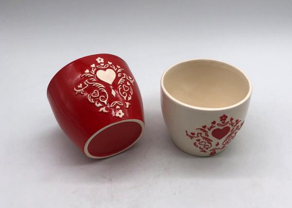 Strong Dolomite Glazed Finished Ceramic Houseware Red And White Bowls Embossed Design