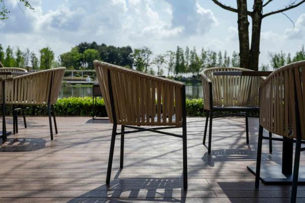 Instalação de móveis de apartamento de estilo resort resistente ao desgaste Sofá e cadeiras personalizados