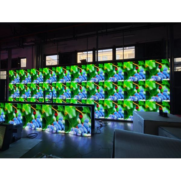960*960mm Media Facade LED Display with 6500nits Brightness IP65 Protection and 3840Hz Refresh Rate for Outdoor Use