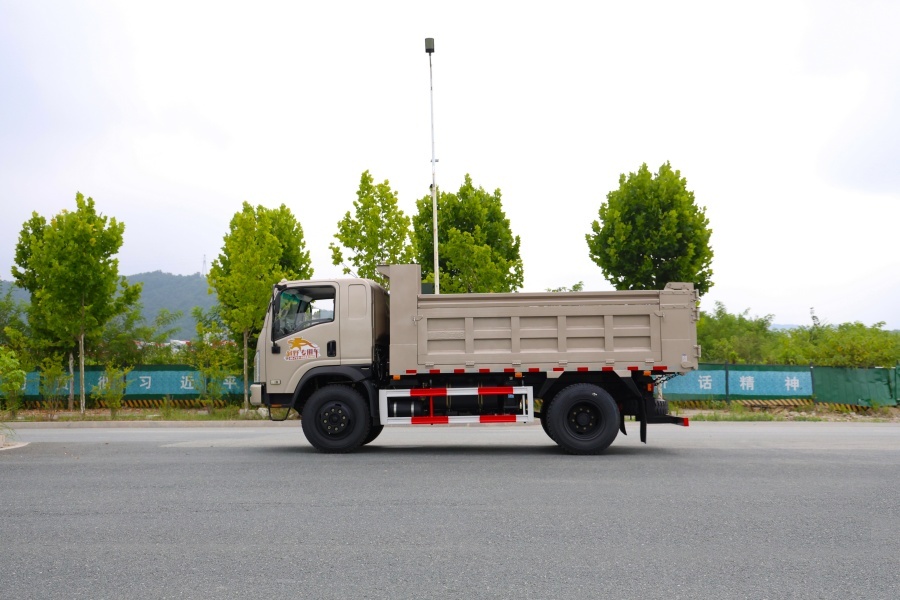Export Dongfeng four-wheel-drive flathead dump truck