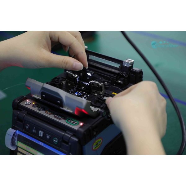 1x8 Fiber Optic PLC Splitter 8 Channel Low Insertion Loss For FTTH FTTB FTTx Broadcasting Sensing