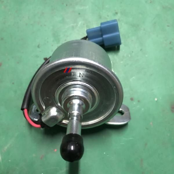 La 1G639-5203-5 es una bomba de elevación eléctrica Kubota para sistemas de combustible de motores diésel.