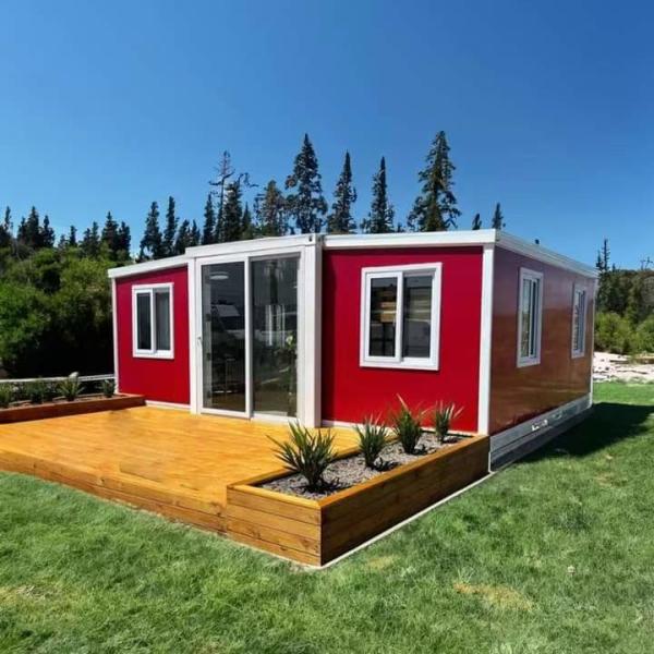 Casa de contenedores expandible de color rojo viene con baño y gabinete de cocina