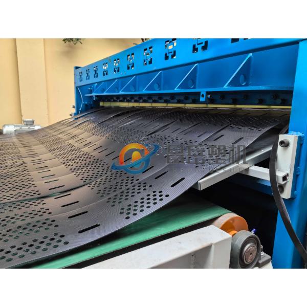 Ligne de production de géocellés compétitive avec perforation en ligne et machine de soudage par ultrasons