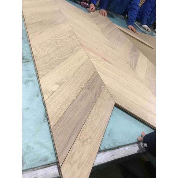 Estilo de diseño moderno madera dura de hueso de pescado tabla de suelo de madera con madera de roble de ingeniería