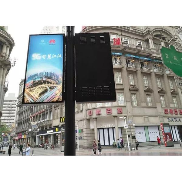 IP65 Street Light Pole LED Display Moistureproof 40000 Pixels/M2