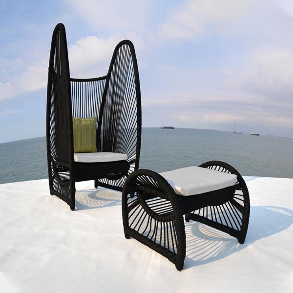 Améliorez votre patio avec un fauteuil moderne en rotin et un cadre ottoman