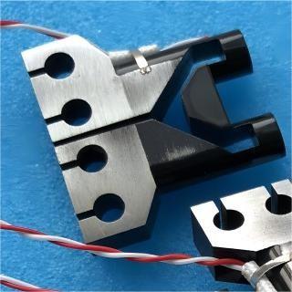 Dual-head Heat Staking Tip with Simultaneous Heat Staking of Two Plastic Stakes