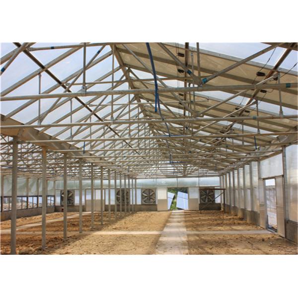 Металл обрамляет систему солнечной энергии ландшафта или портрета для парника